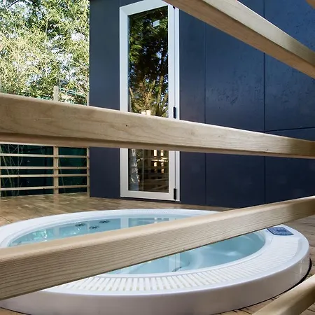 Кемпинг Ecosuite & 4*